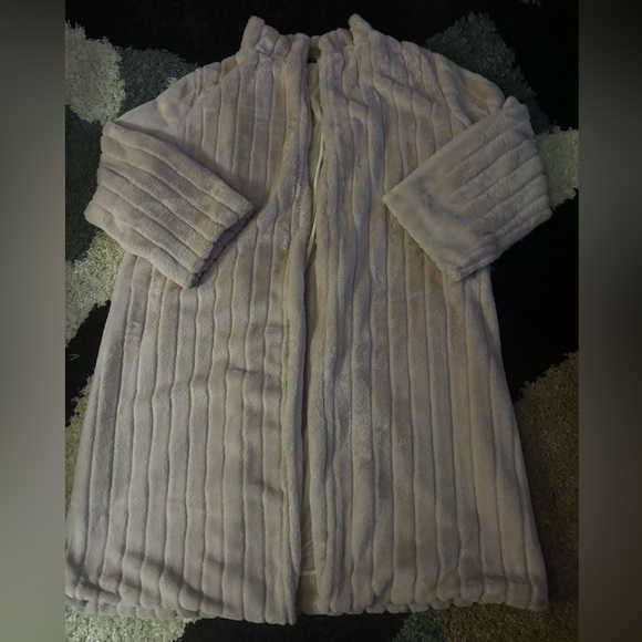 Women’s 2x fur coat really warm - Picture 2 of 2